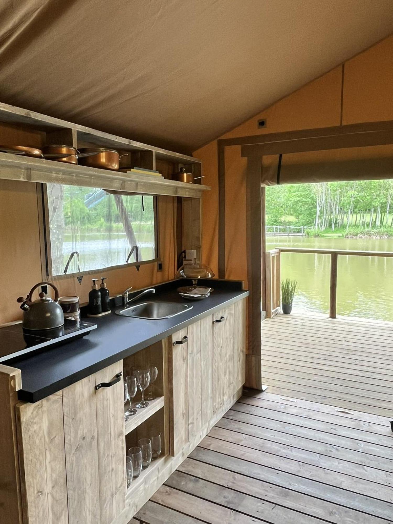 Teal Safari Tent Droitwich Eksteriør bilde